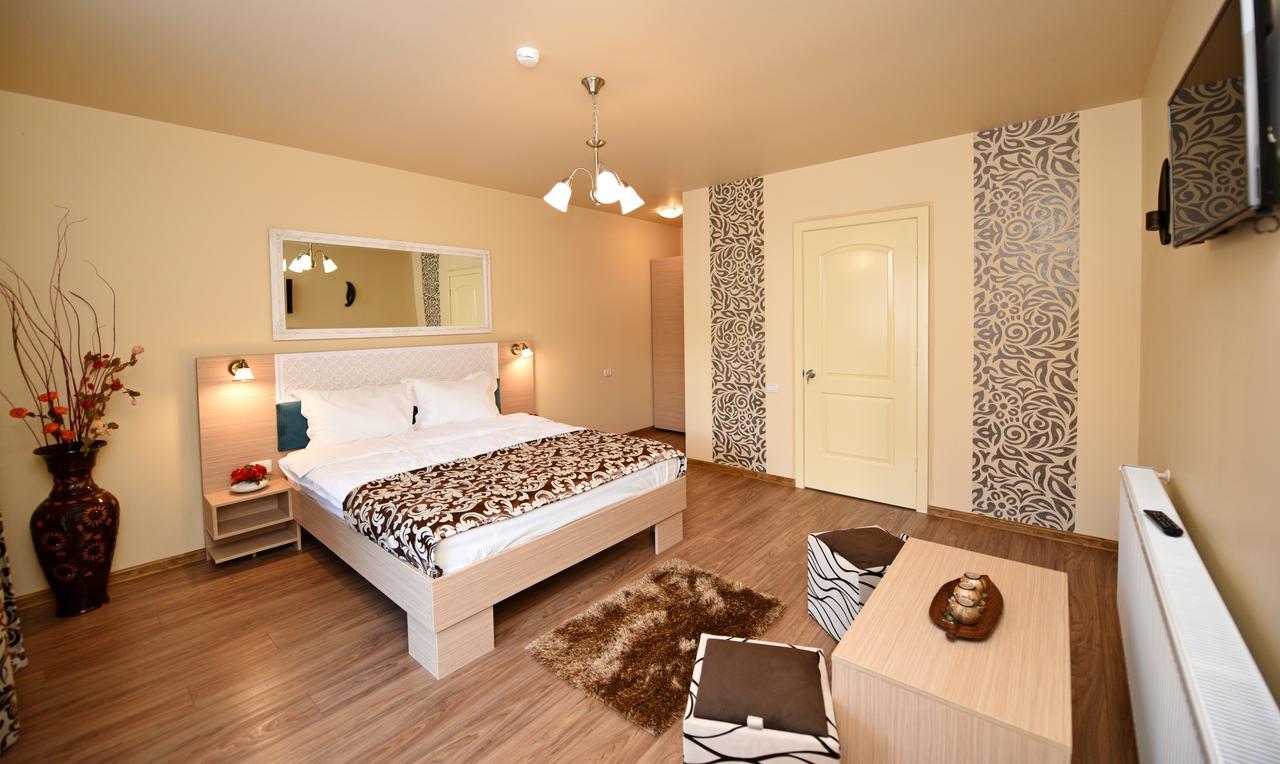 Vila Nicole Hotel Haţeg Esterno foto