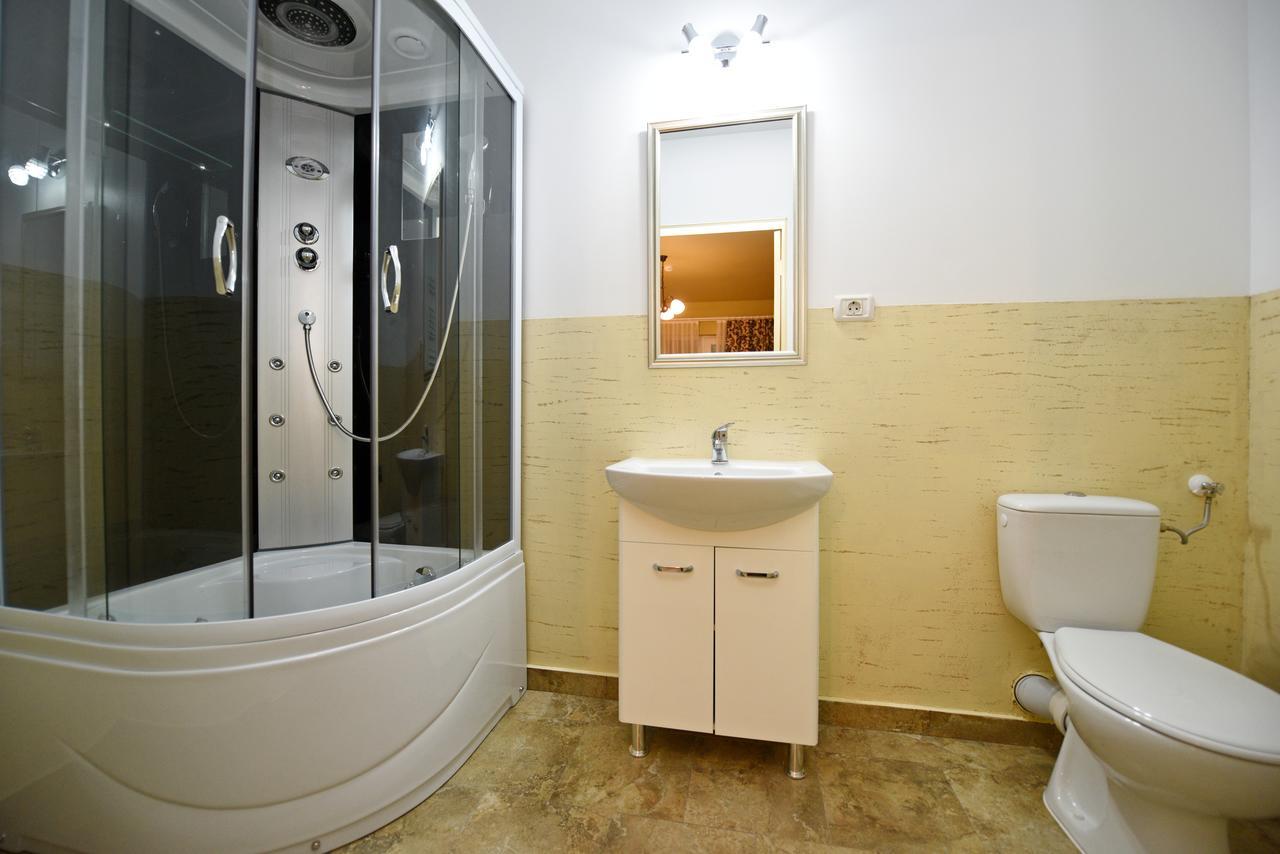 Vila Nicole Hotel Haţeg Esterno foto