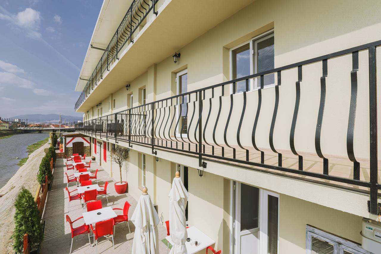 Vila Nicole Hotel Haţeg Esterno foto