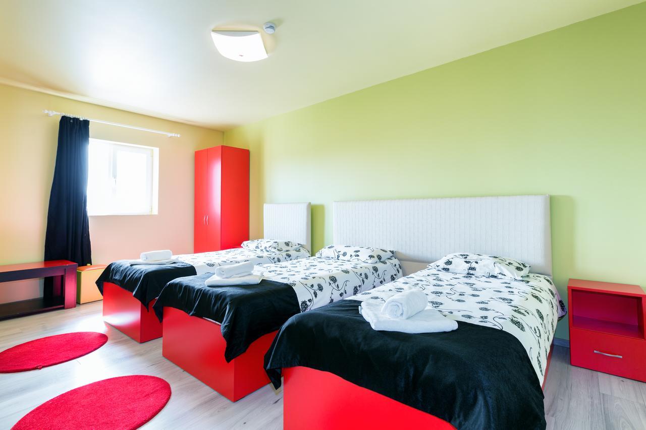 Vila Nicole Hotel Haţeg Esterno foto