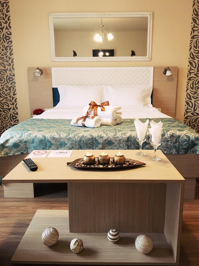 Vila Nicole Hotel Haţeg Esterno foto